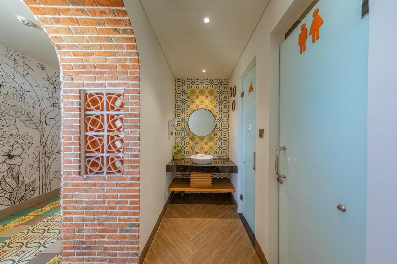 Hotel Seahorse Signature By Haviland